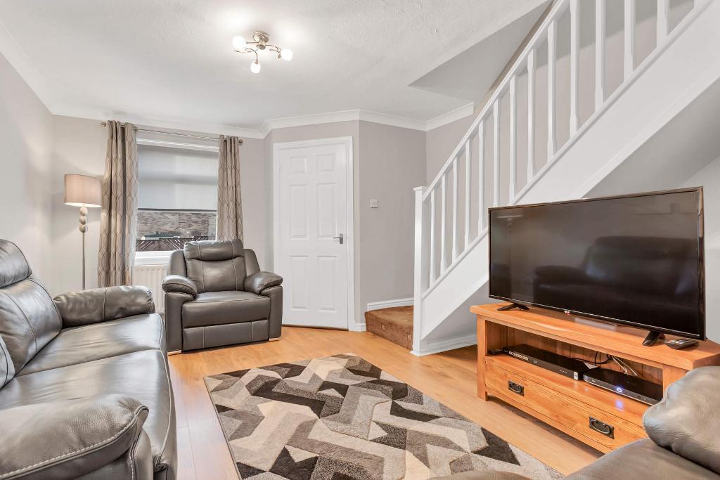 2 Bedroom SemiDetached For Sale in Fairhaven Avenue, Airdrie, ML6 8EW