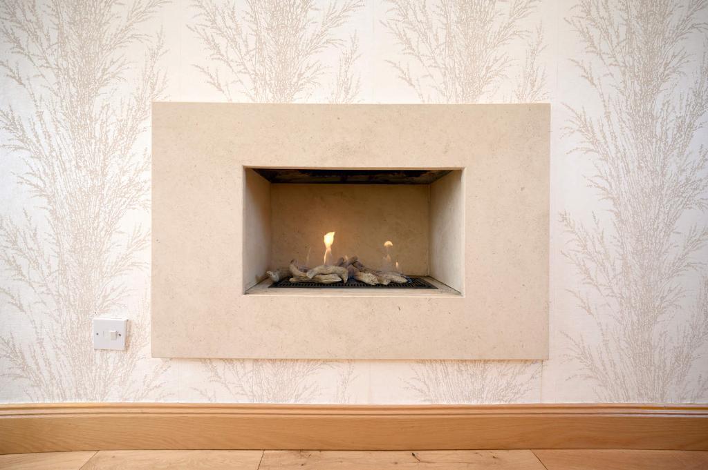 3 Bedroom End Terraced For Sale in Greenfaulds Crescent, Cumbernauld