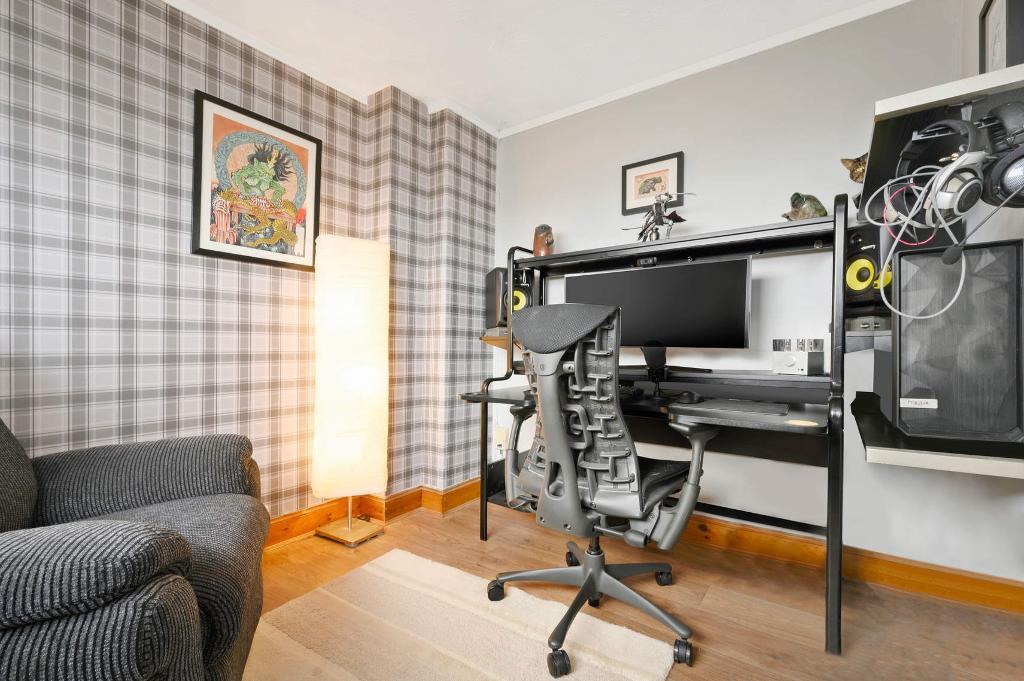 3 Bedroom End Terraced For Sale in Greenfaulds Crescent, Cumbernauld