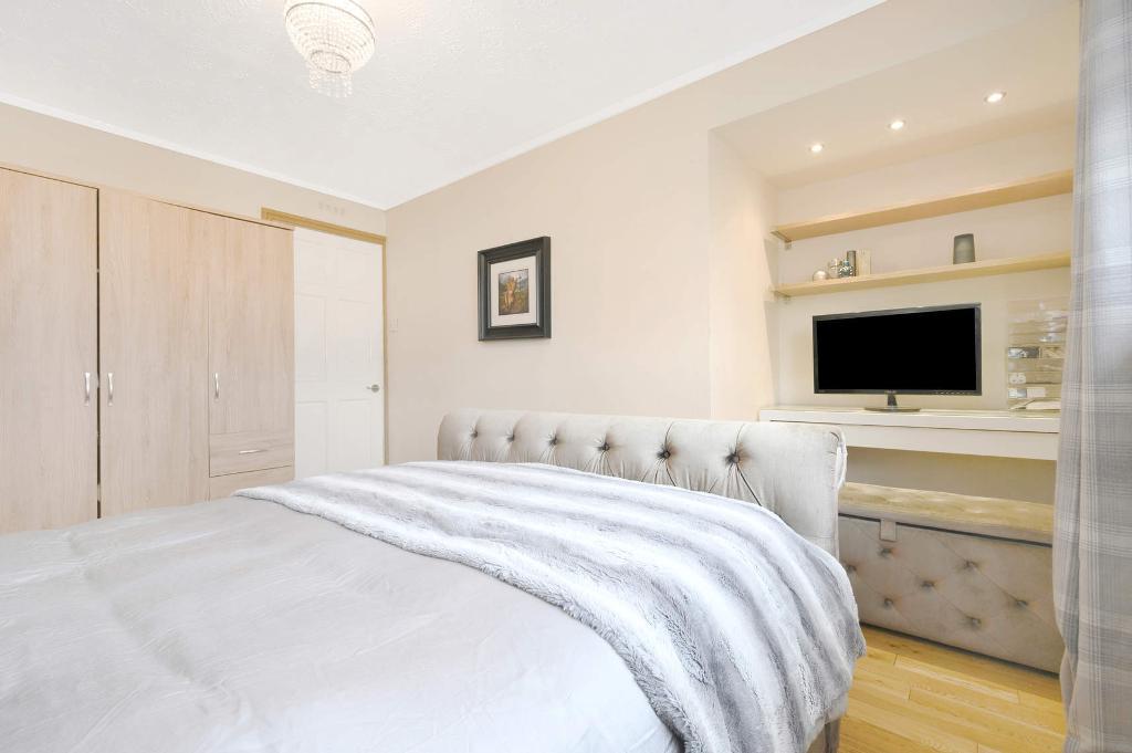 3 Bedroom End Terraced For Sale in Greenfaulds Crescent, Cumbernauld