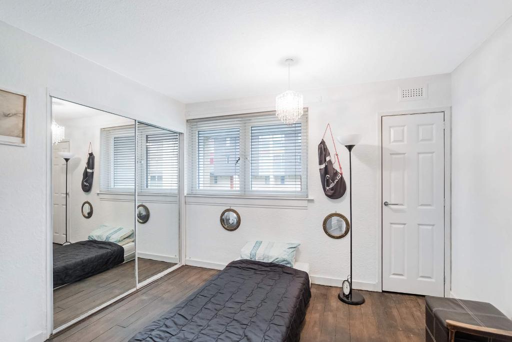 2 Bedroom Ground Floor Flat For Sale in Braehead Street, Glasgow, G5 0LQ