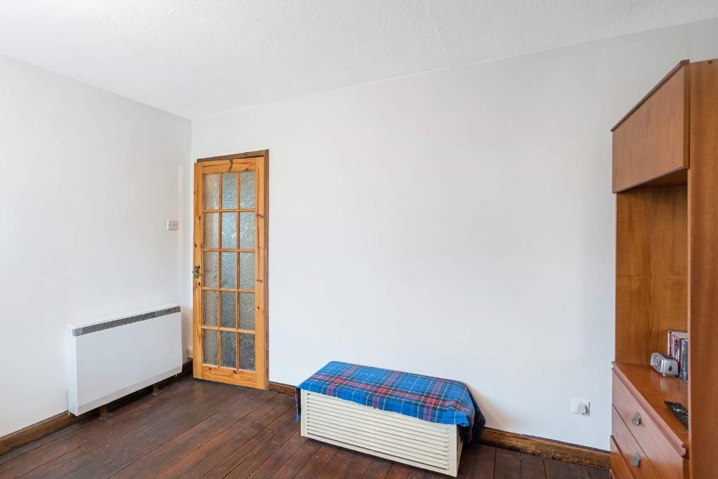 2 Bedroom Ground Floor Flat For Sale in Braehead Street, Glasgow, G5 0LQ