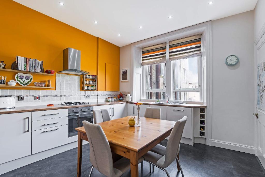 1 Bedroom Flat For Sale in Kennyhill Square, Dennistoun, Glasgow, G31 3LL