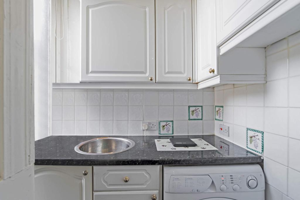 1 Bedroom Flat For Sale in Kennyhill Square, Dennistoun, Glasgow, G31 3LL