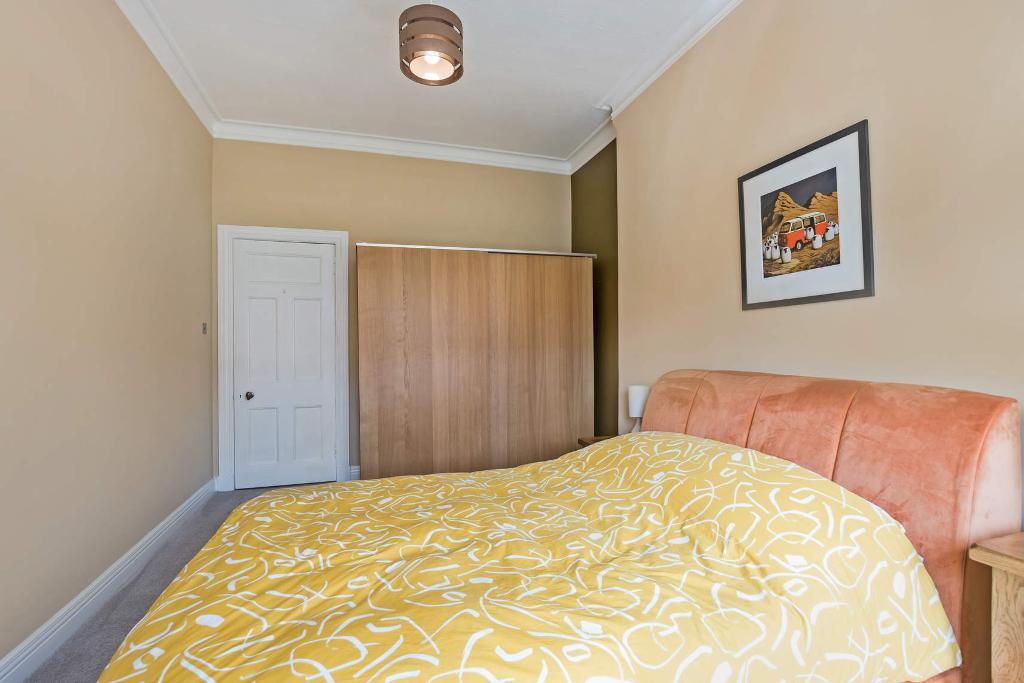 1 Bedroom Flat For Sale in Kennyhill Square, Dennistoun, Glasgow, G31 3LL