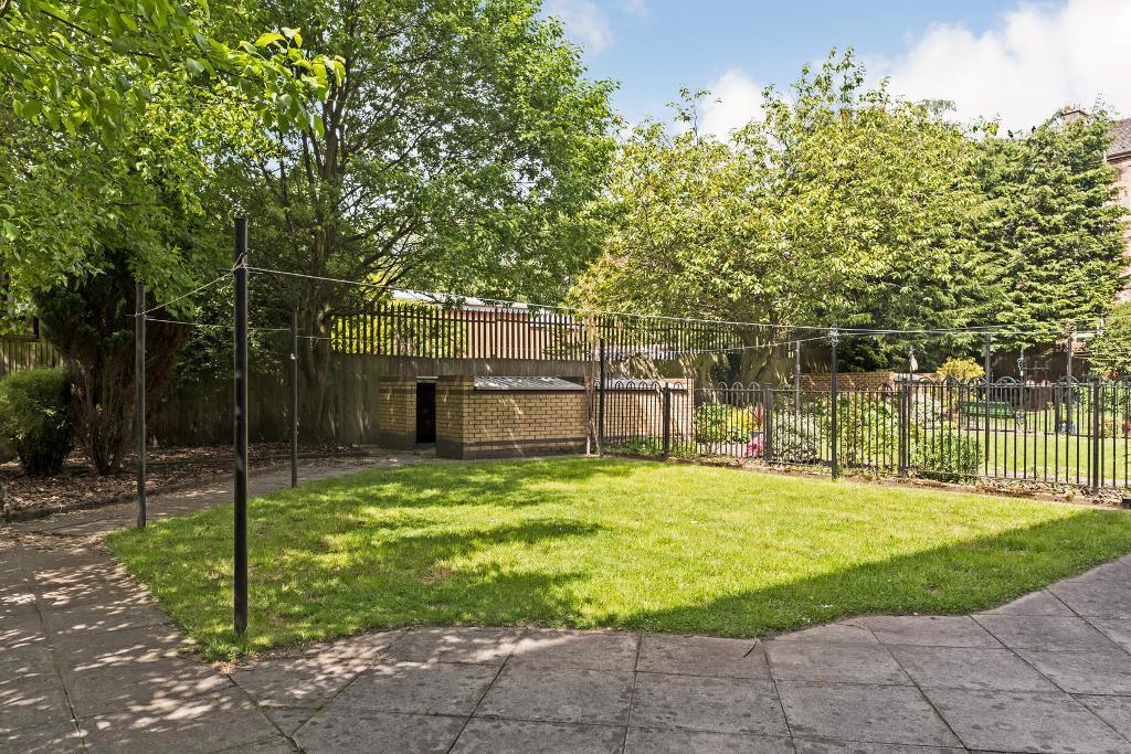 1 Bedroom Flat For Sale in Kennyhill Square, Dennistoun, Glasgow, G31 3LL