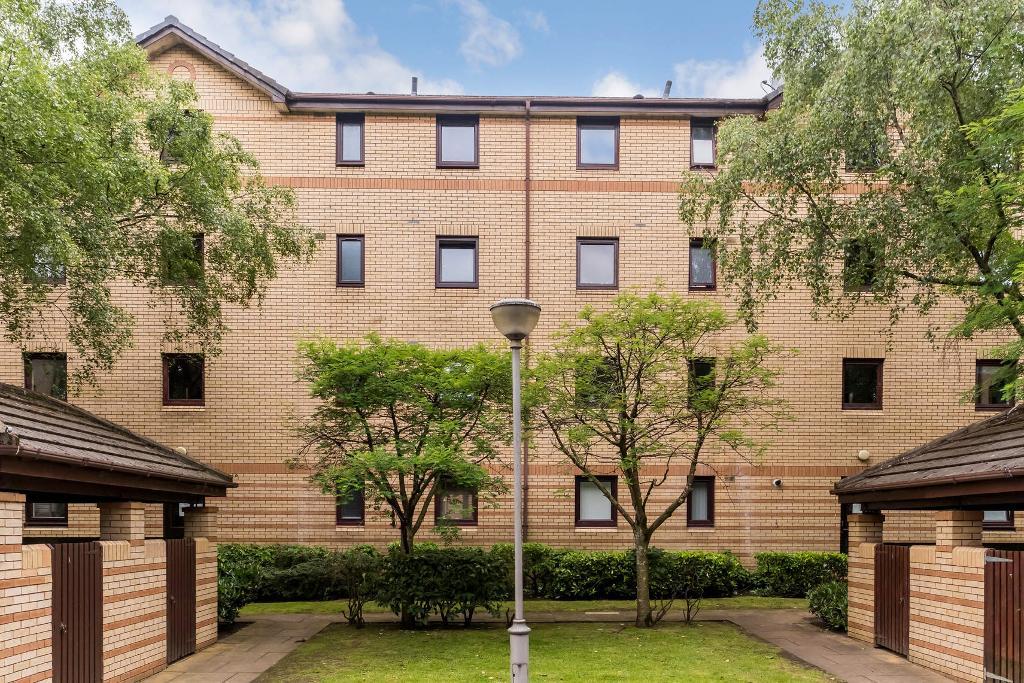 1 Bedroom Flat For Sale in Armadale Street, Dennistoun, Glasgow, G31 2QJ