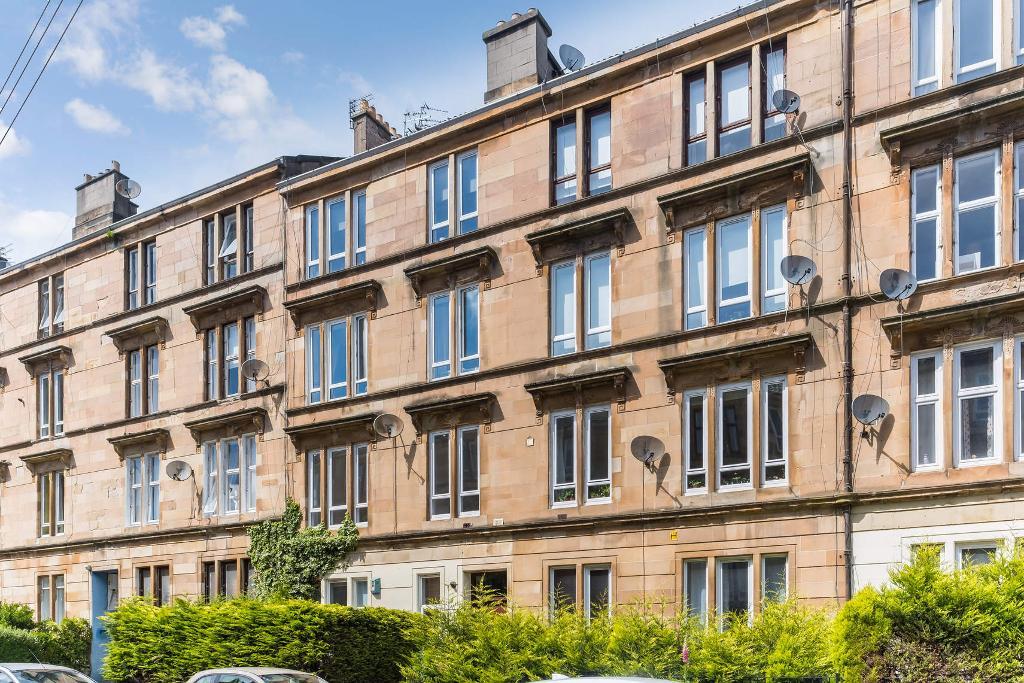 2 Bedroom Flat For Sale in Roslea Drive, Dennistoun, Glasgow, G31 2RS