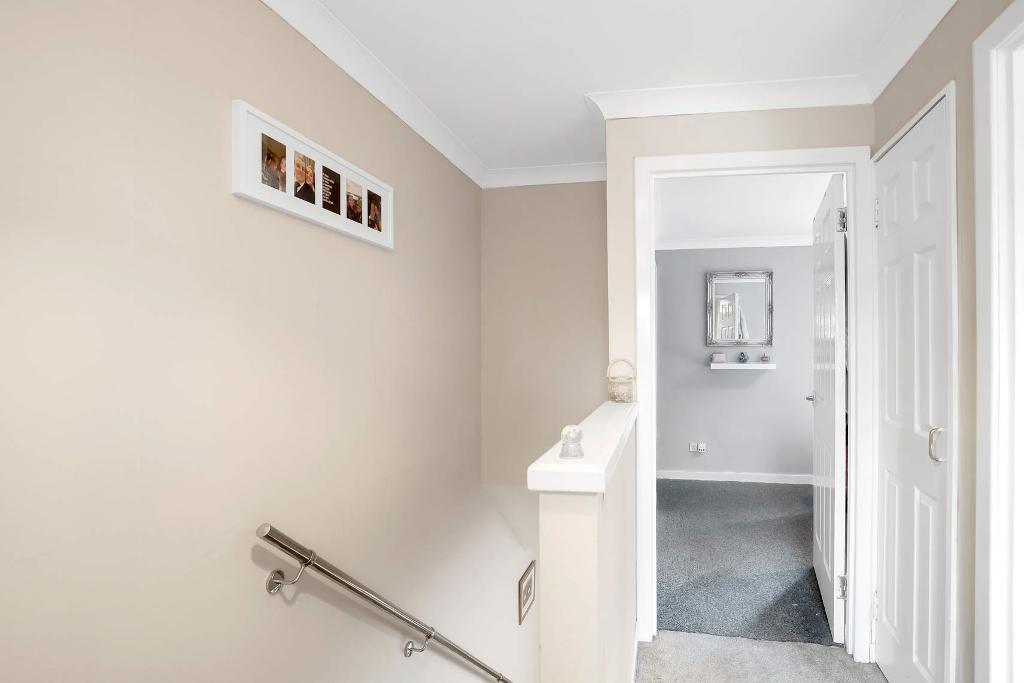 2 Bedroom Mid Terraced For Sale in Jura Gardens, Old Kilpatrick, G60 5EJ