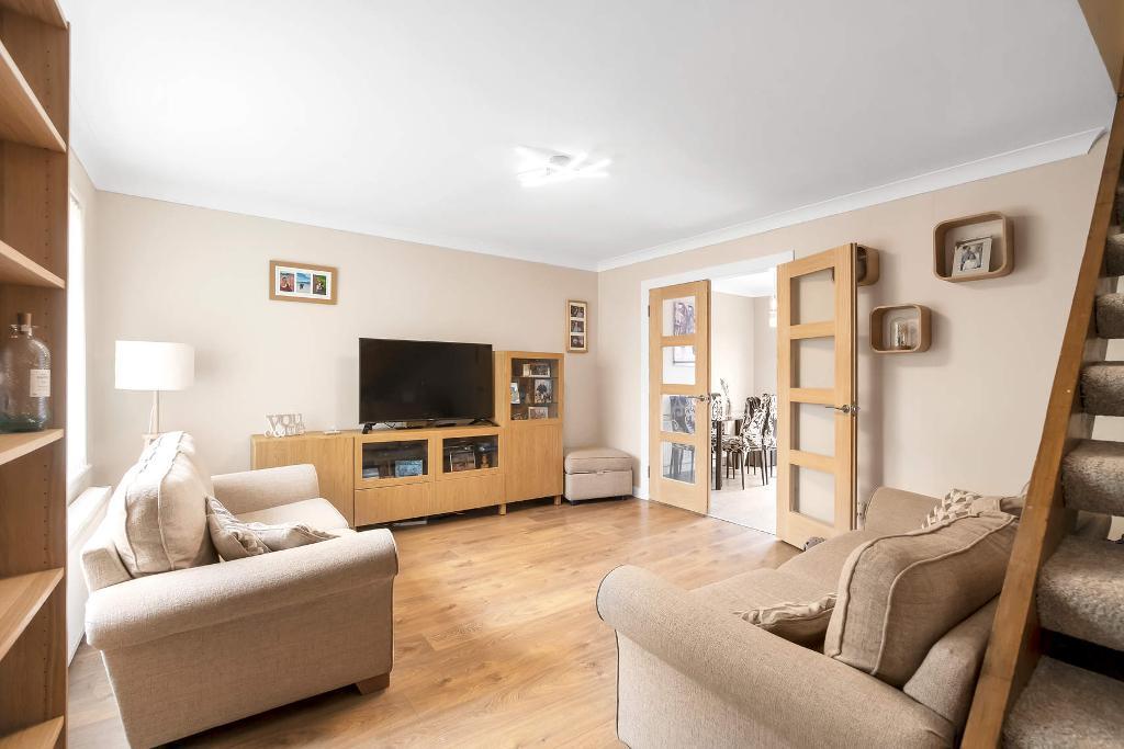 2 Bedroom Mid Terraced For Sale in Jura Gardens, Old Kilpatrick, G60 5EJ