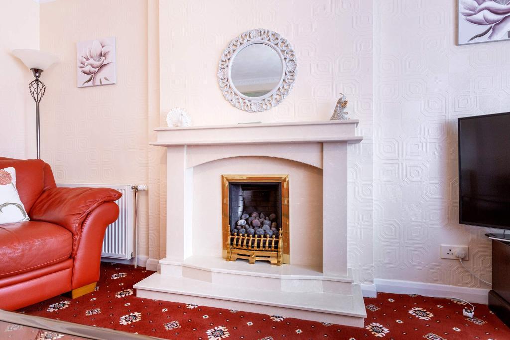 3 Bedroom Detached For Sale in Viewfield Avenue, Garrowhill, Glasgow