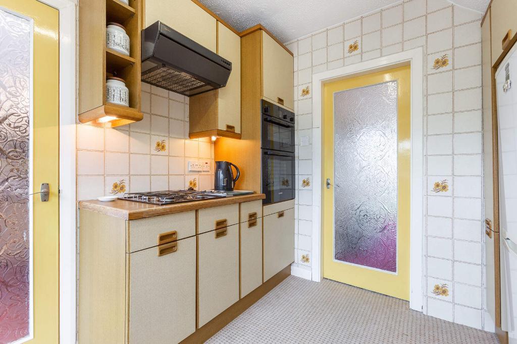 3 Bedroom Detached For Sale in Viewfield Avenue, Garrowhill, Glasgow