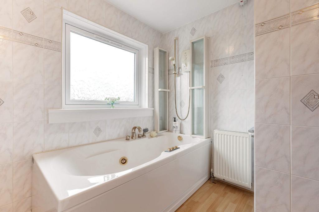 3 Bedroom Detached For Sale in Viewfield Avenue, Garrowhill, Glasgow