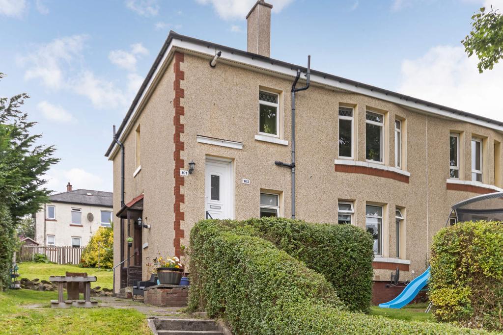 2 Bedroom upper cottage flat For Sale in Whitburn Street, Carntyne, G32 6RD