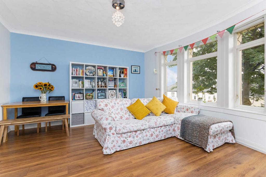 2 Bedroom upper cottage flat For Sale in Whitburn Street, Carntyne, G32 6RD