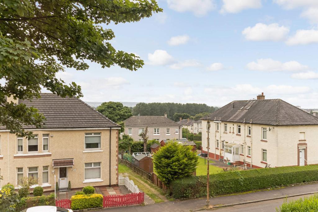 2 Bedroom upper cottage flat For Sale in Whitburn Street, Carntyne, G32 6RD