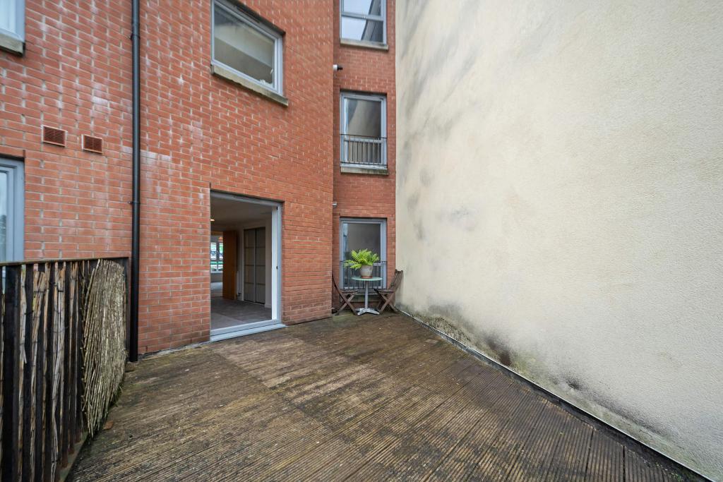 2 Bedroom Flat For Sale in Alexandra Gate, Dennistoun, G31 3AY
