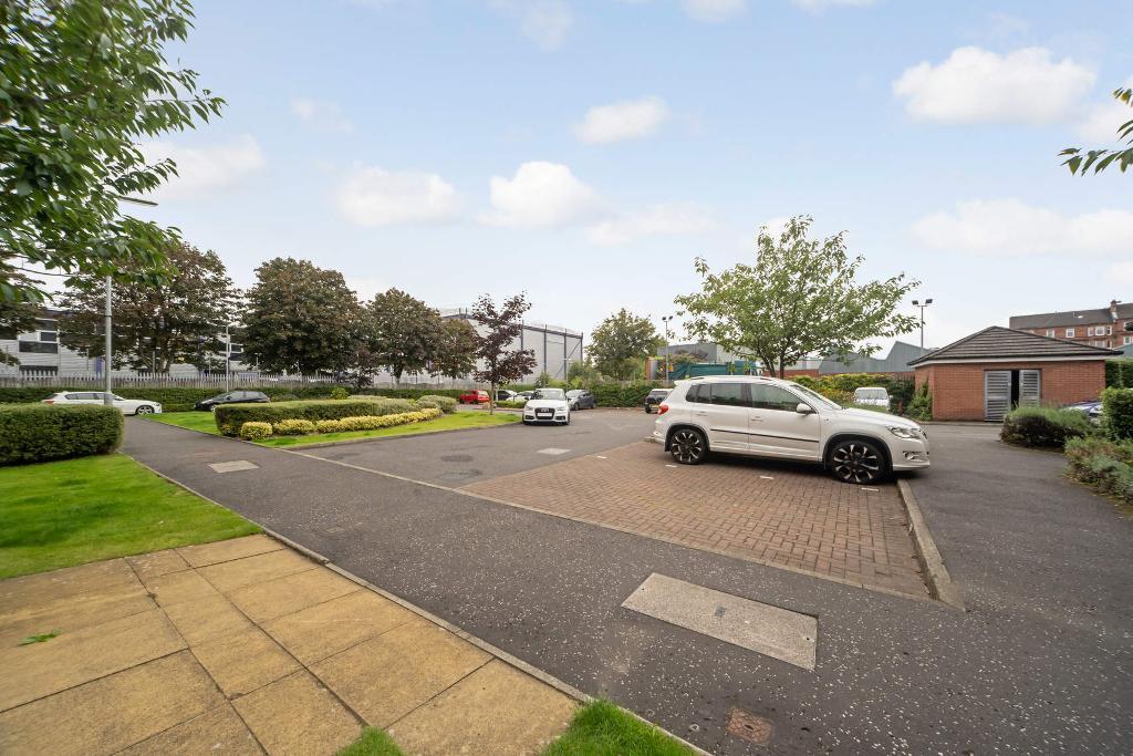 2 Bedroom Flat For Sale in Alexandra Gate, Dennistoun, G31 3AY