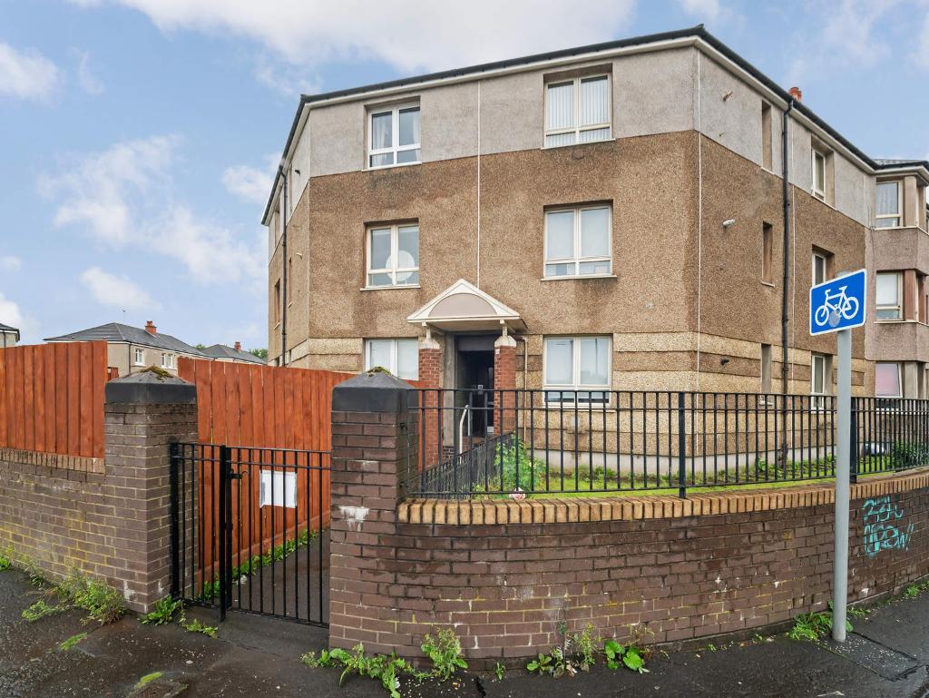 2 Bedroom Flat For Sale in Aikenhead Road, Govanhill, Glasgow, G42 0QG