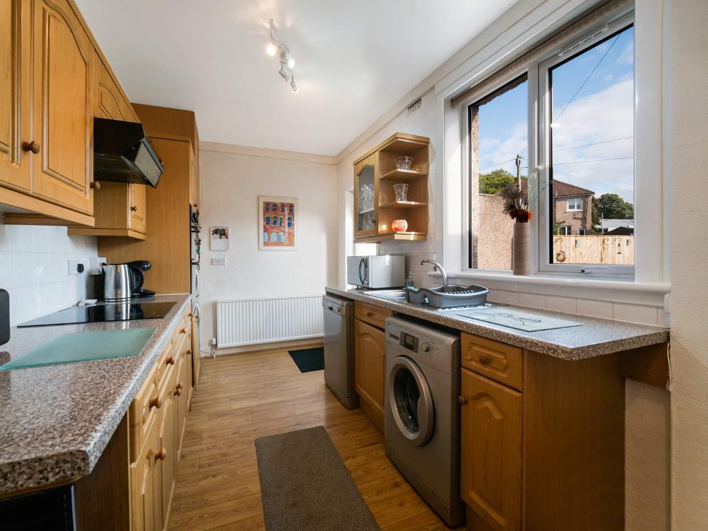 3 Bedroom Mid Terraced For Sale in Barrachnie Road, Garrowhill, G69 6PQ