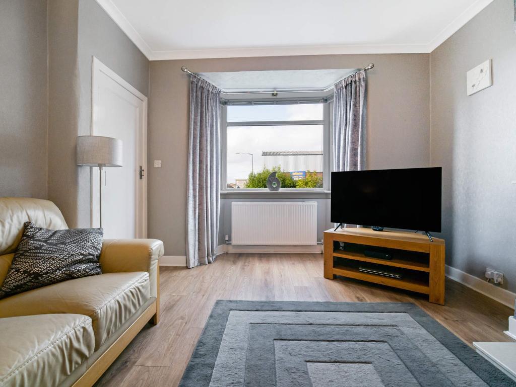 3 Bedroom Mid Terraced For Sale in Barrachnie Road, Garrowhill, G69 6PQ