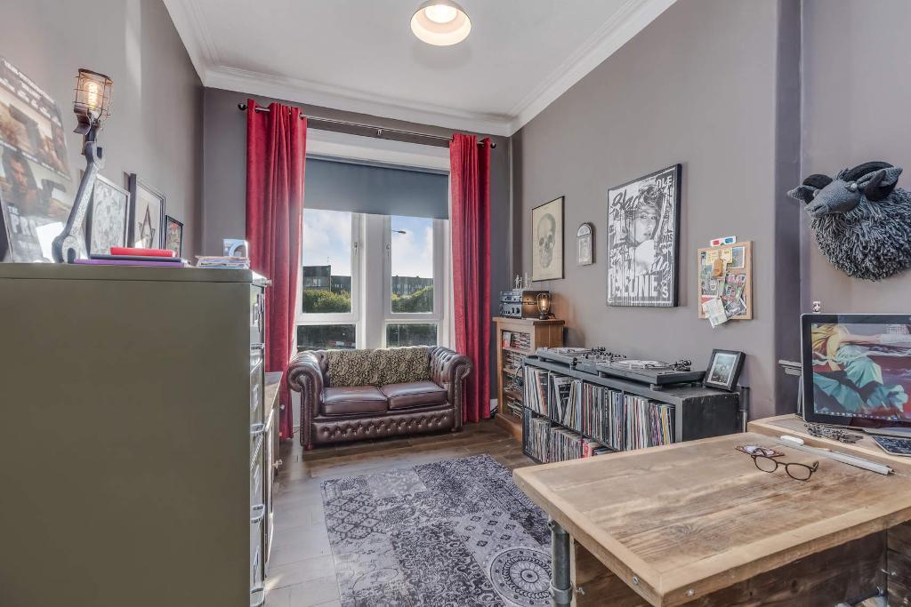 2 Bedroom Flat For Sale in Alexandra Park Street, Dennistoun, G31 2TY