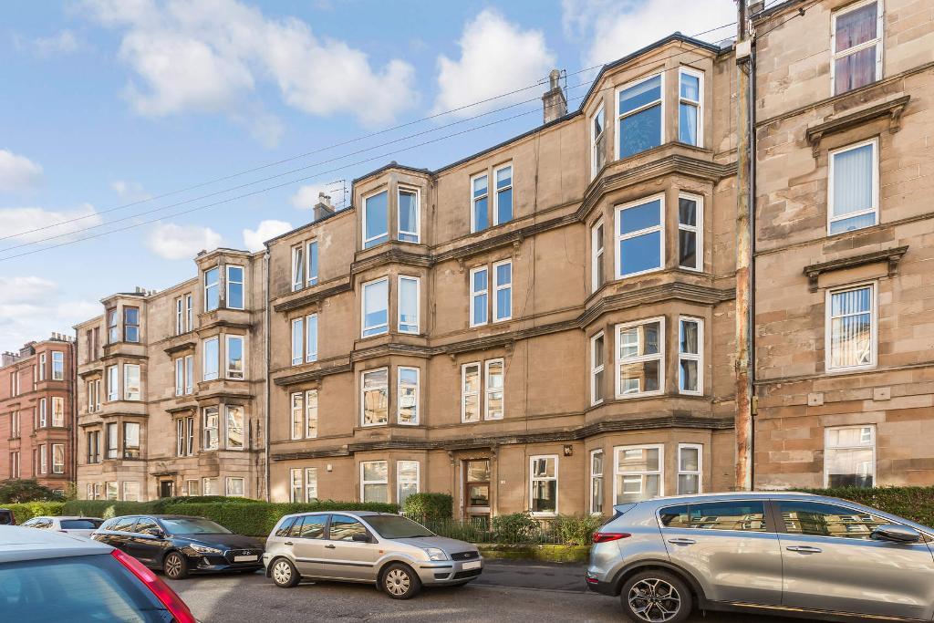 2 Bedroom Flat For Sale in Onslow Drive, Dennistoun, G31 2PZ
