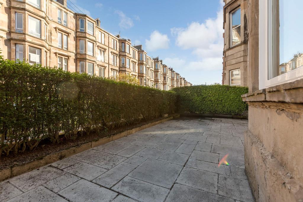 2 Bedroom Flat For Sale in Onslow Drive, Dennistoun, G31 2PZ