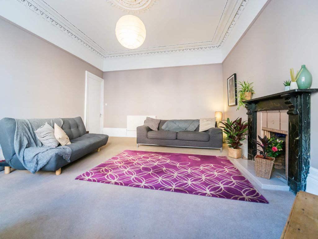2 Bedroom Flat For Sale in Onslow Drive, Dennistoun, Glasgow, G31 2PZ