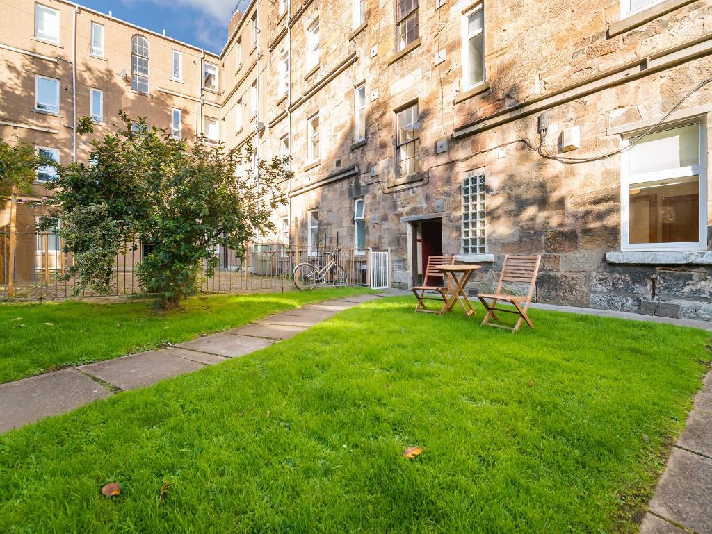 2 Bedroom Flat For Sale in Onslow Drive, Dennistoun, Glasgow, G31 2PZ