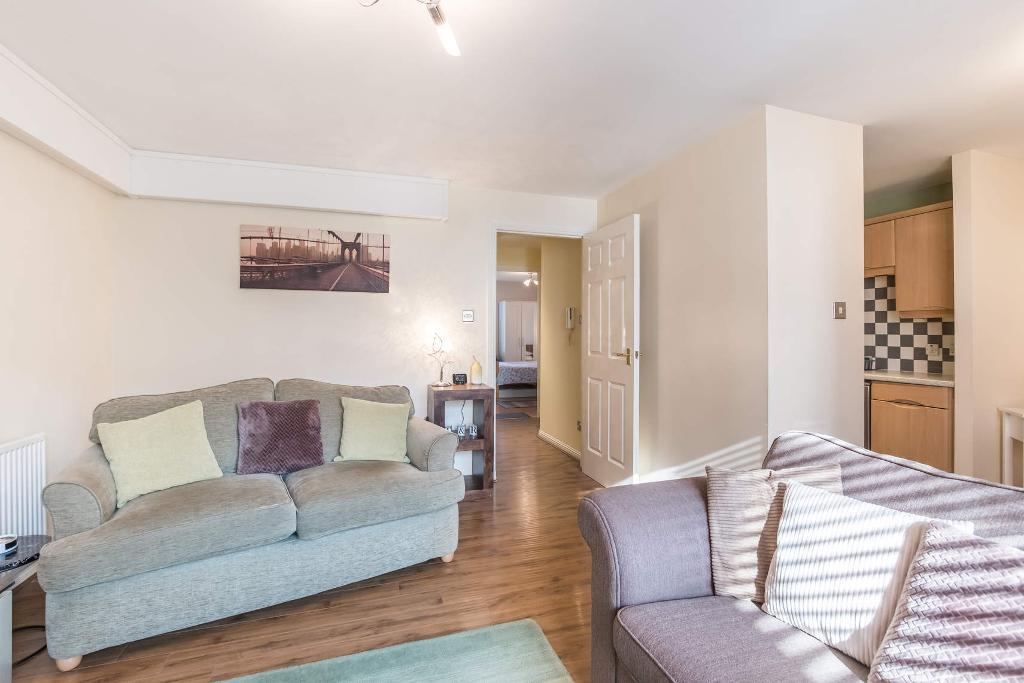 2 Bedroom Ground Floor Flat For Sale in Hanson Park, Dennistoun, G31 2HJ