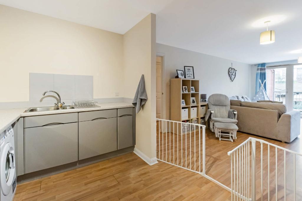 2 Bedroom Flat For Sale in Hanson Park, Dennistoun, G31 2HB