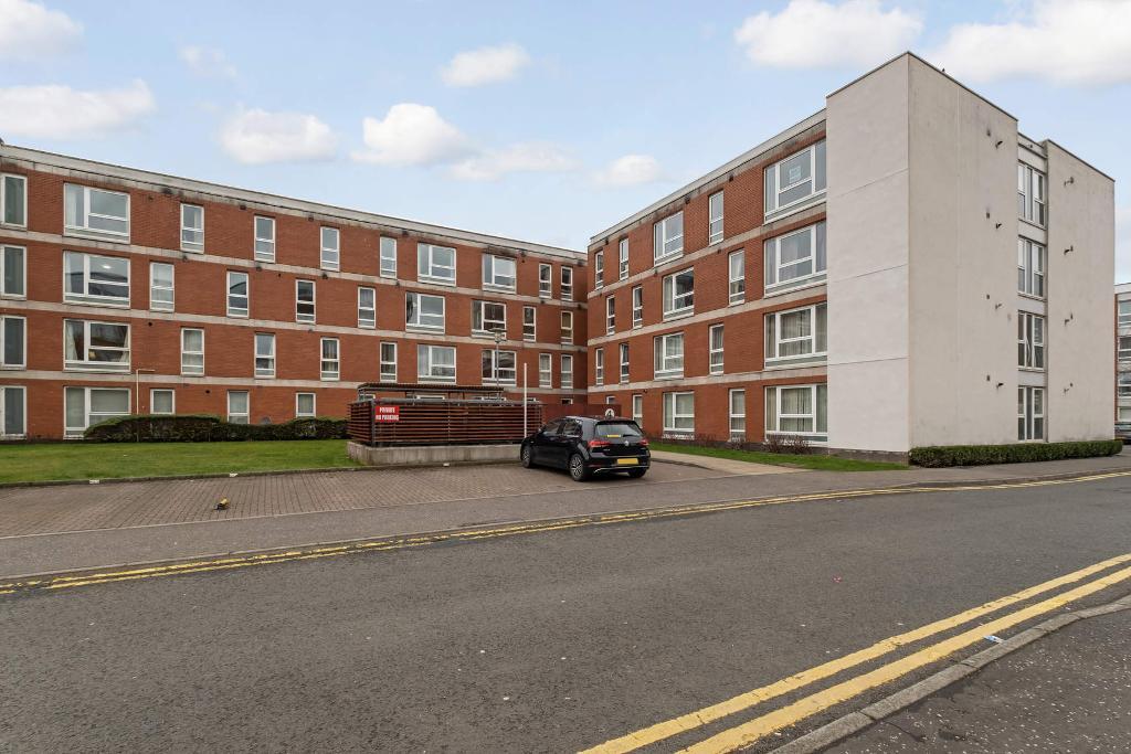2 Bedroom Flat For Sale in Hanson Park, Dennistoun, G31 2HB