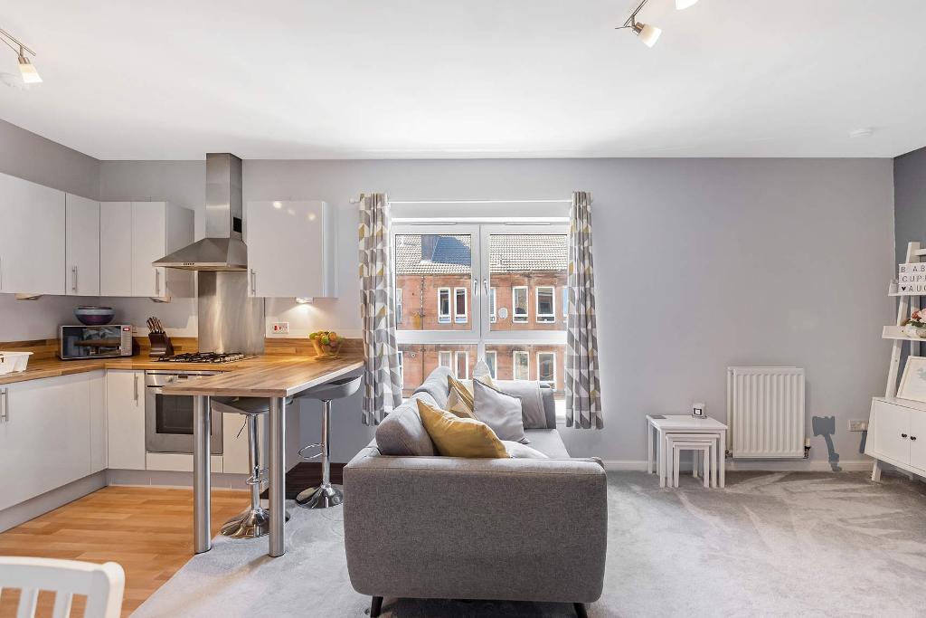 2 Bedroom Flat For Sale in Alexandra Gate, Dennistoun, G31 3AY