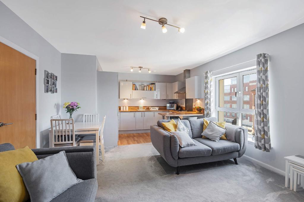 2 Bedroom Flat For Sale in Alexandra Gate, Dennistoun, G31 3AY