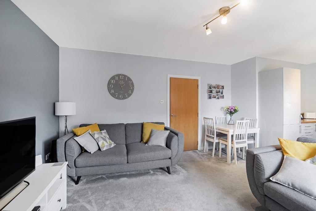 2 Bedroom Flat For Sale in Alexandra Gate, Dennistoun, G31 3AY