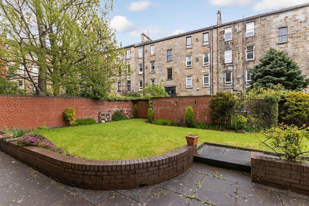 2 Bedroom Flat For Sale in Roslea Drive, Dennistoun, Glasgow, G31 2QS