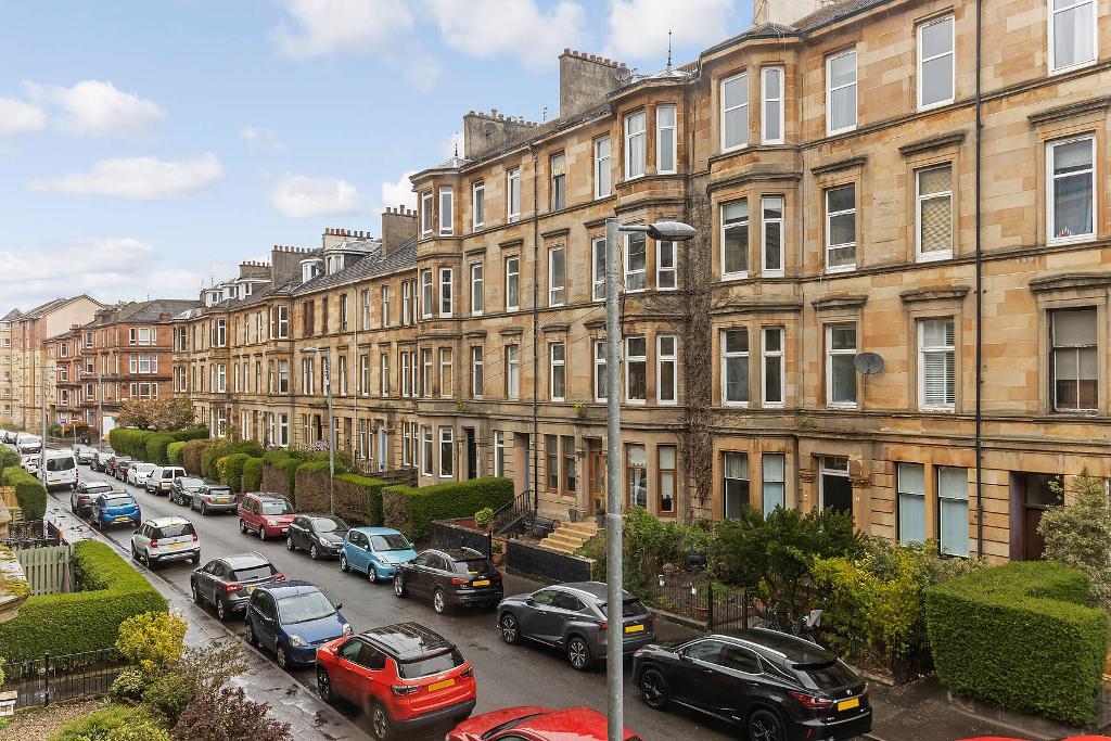 2 Bedroom Flat For Sale in Roslea Drive, Dennistoun, Glasgow, G31 2QS