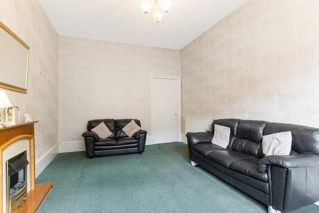 2 Bedroom Flat For Sale in Roslea Drive, Dennistoun, Glasgow, G31 2QS