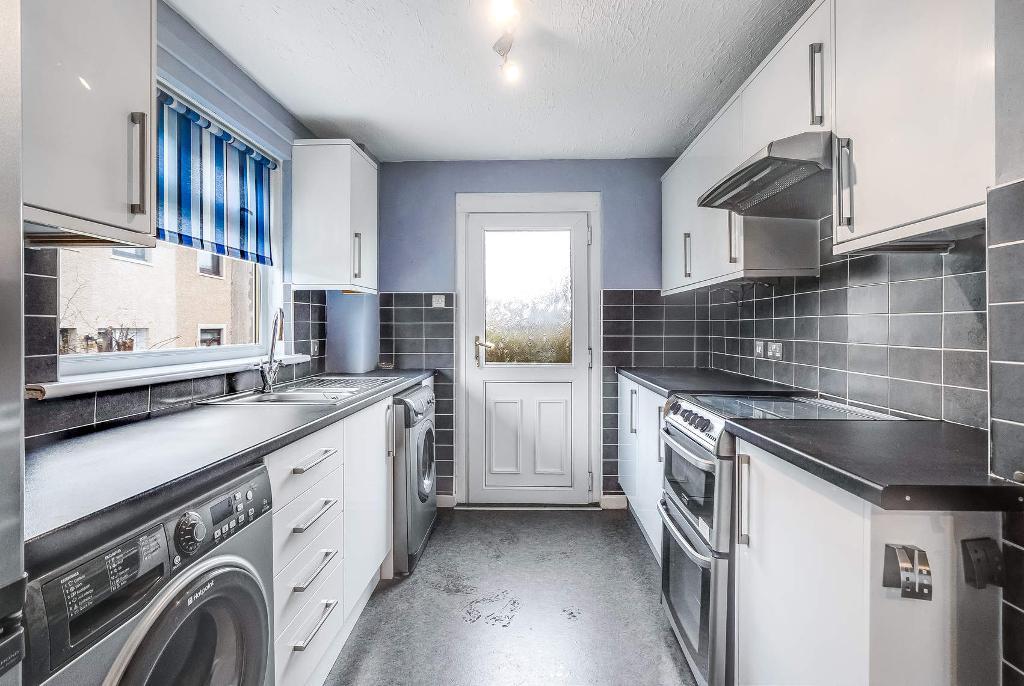 2 Bedroom End Terraced For Sale in Somerville Drive, East Kilbride, G75 0LU