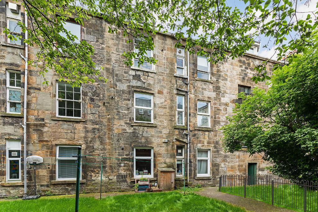 3 Bedroom Flat For Sale in Roslea Drive, Dennistoun, G31 2QR