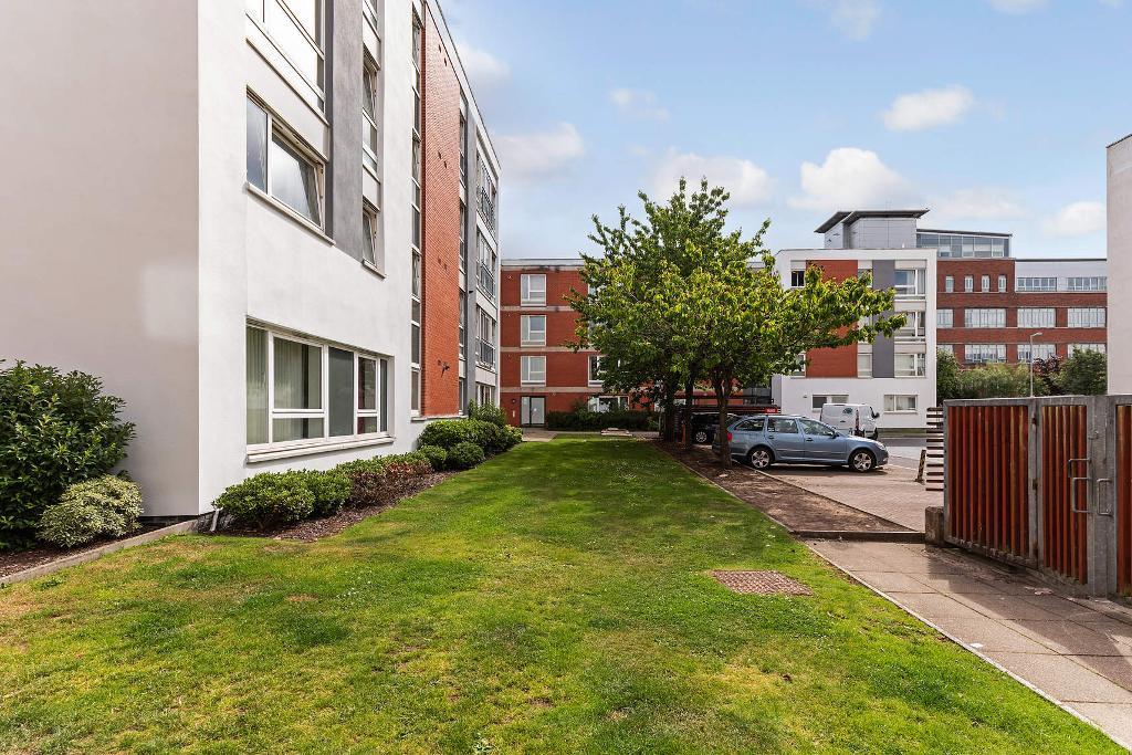 2 Bedroom Flat For Sale in Hanson Park, Dennistoun, G31 2HJ