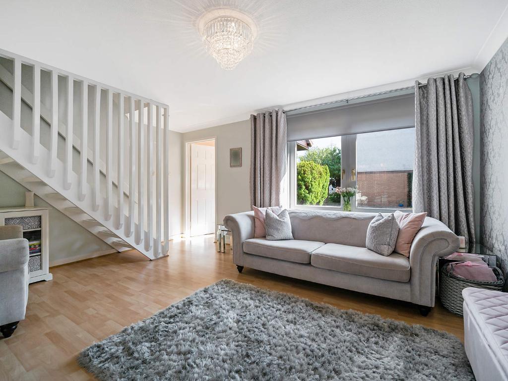 2 Bedroom Mid Terraced For Sale in Jura Gardens, Old Kilpatrick