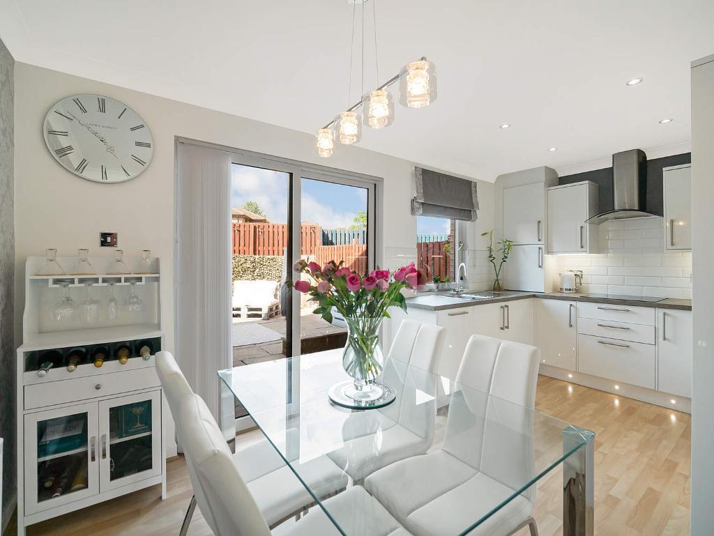 2 Bedroom Mid Terraced For Sale in Jura Gardens, Old Kilpatrick