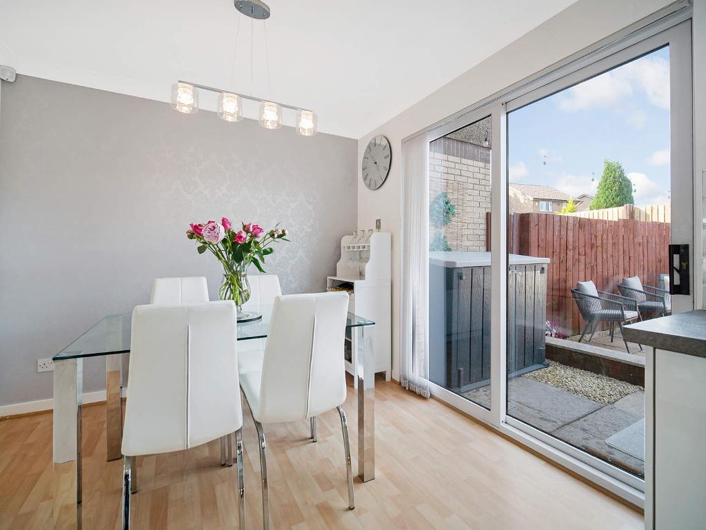 2 Bedroom Mid Terraced For Sale in Jura Gardens, Old Kilpatrick
