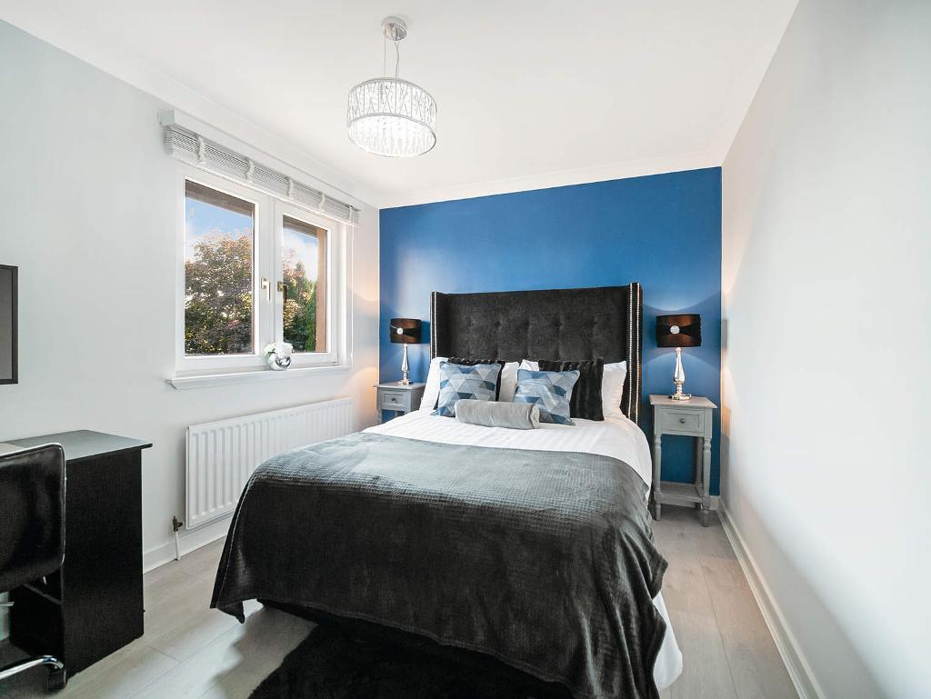 2 Bedroom Mid Terraced For Sale in Jura Gardens, Old Kilpatrick