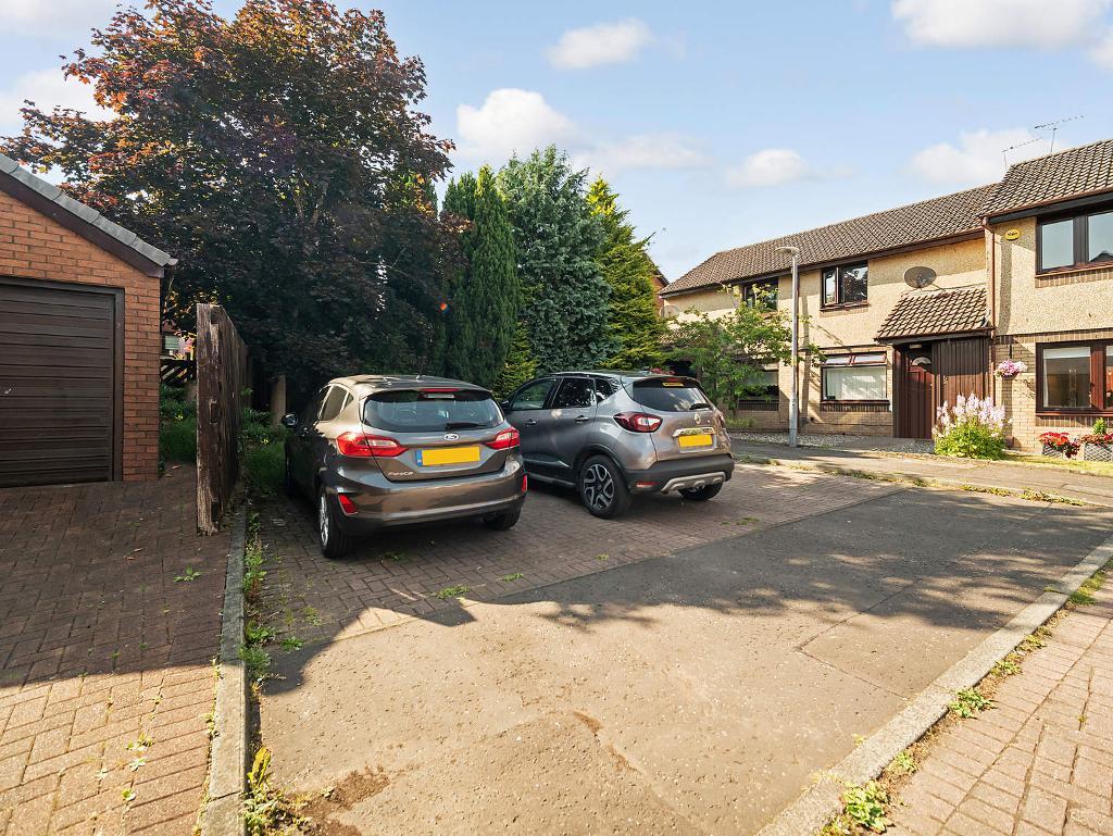 2 Bedroom Mid Terraced For Sale in Jura Gardens, Old Kilpatrick