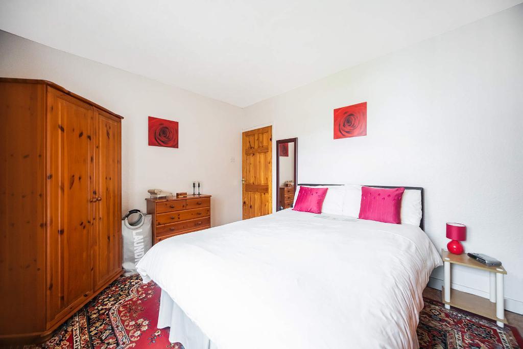 2 Bedroom Flat For Sale in Langbar Crescent, Easterhouse, G33 4JX