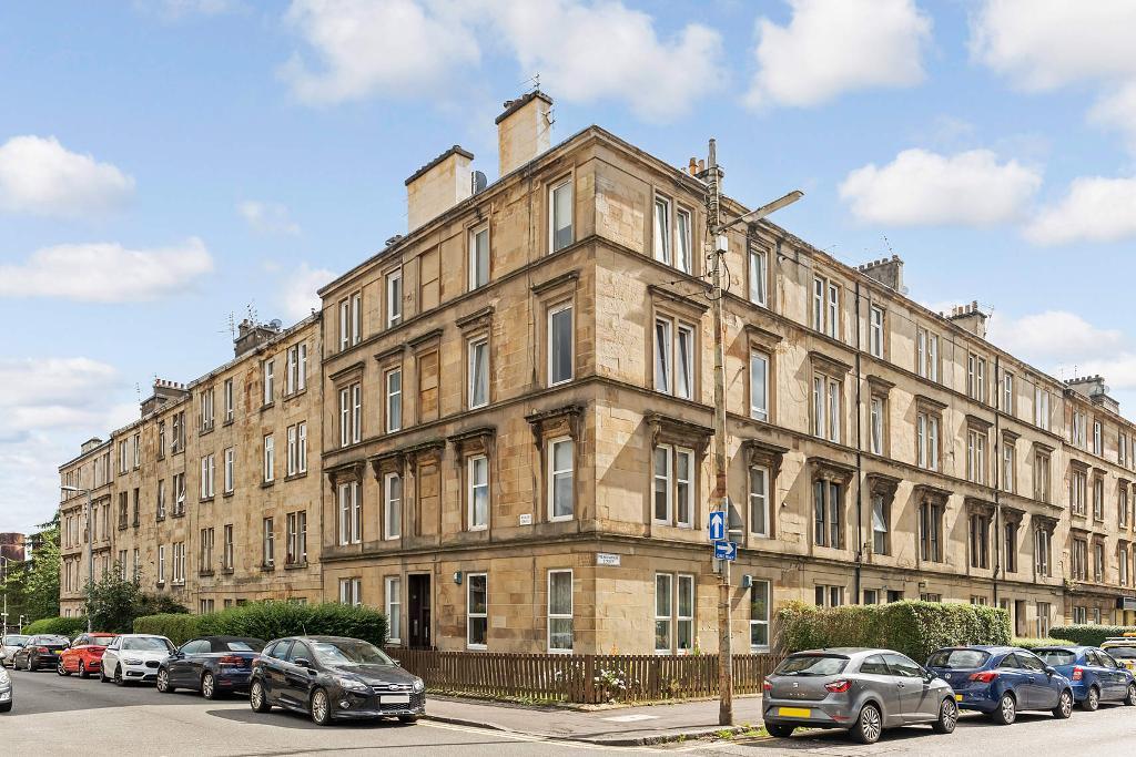 2 Bedroom Flat For Sale in Roslea Drive, Dennistoun, G31 2RY