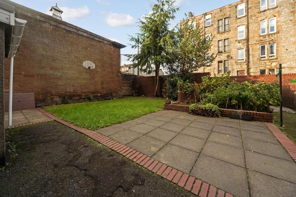 1 Bedroom Flat For Sale in Roslea Drive, Dennistoun, G31 2RZ